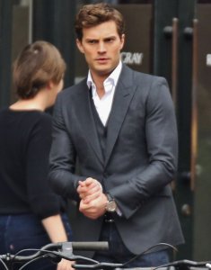 Jamie-Dornan-on-set-as-Christian-Grey-in-‘Fifty-Shades-of-Grey’